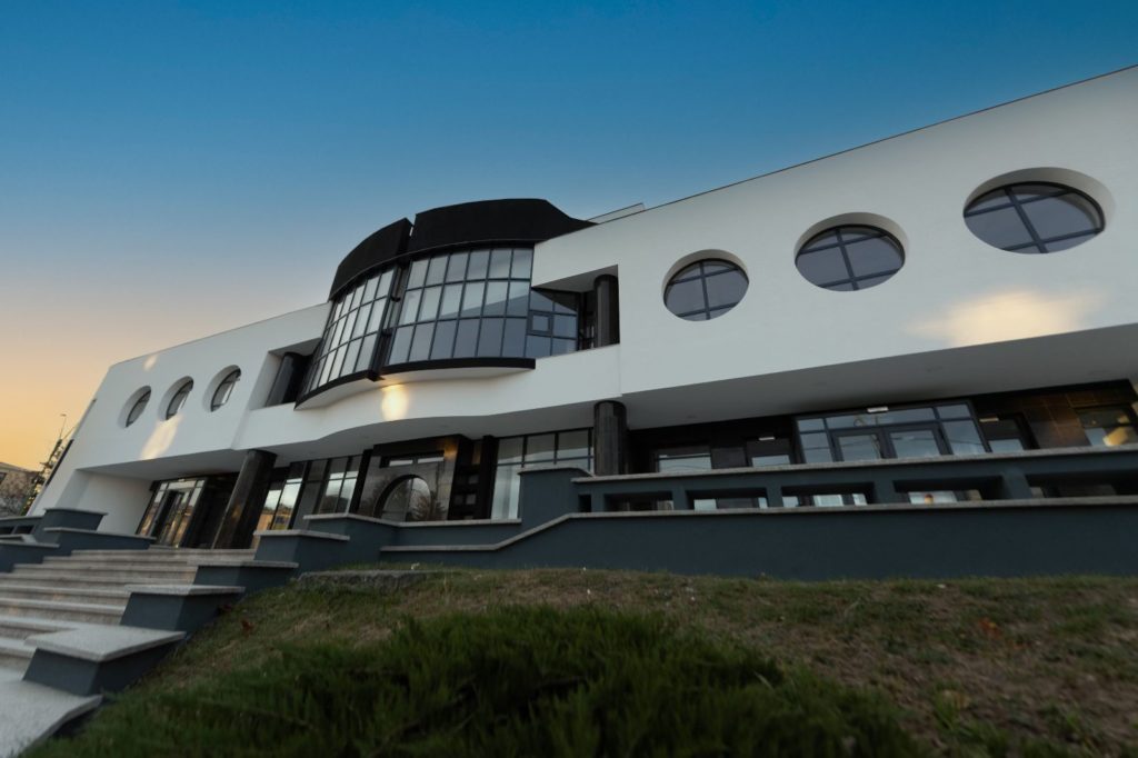 Sursa foto: Biblioteca Municipală ”Radu Rosetti” Onești